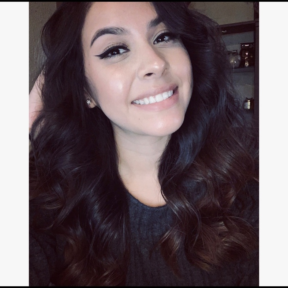 Meet your Posher, Priscila